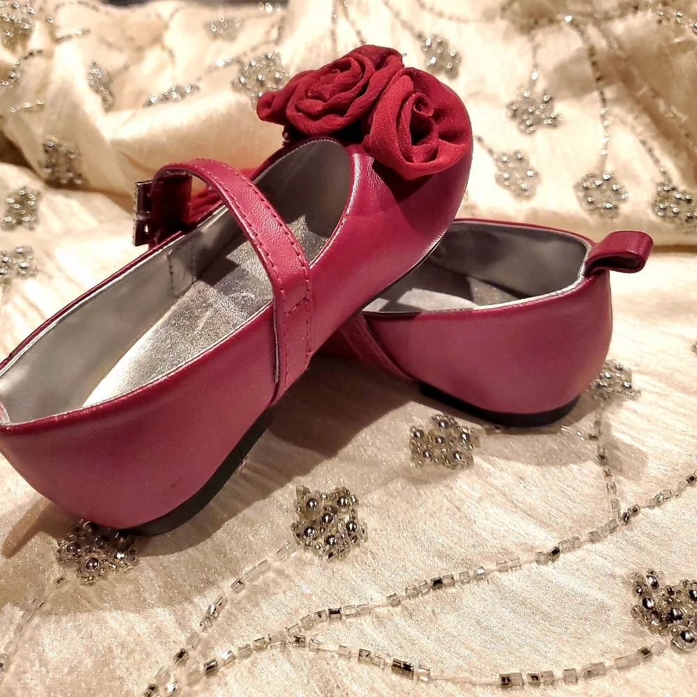 FAO baby burgandy dress shoes with floral embellishments Size 6